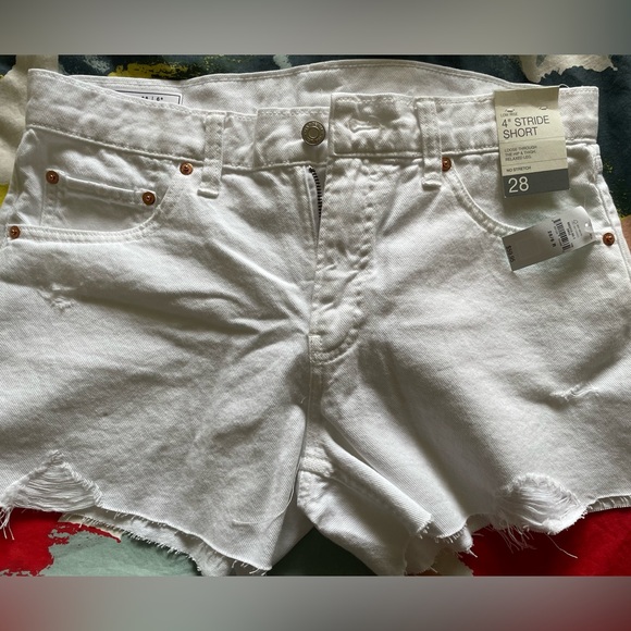 Gap - brand new, tags still on. White denim jean shorts, size 6 - Picture 2 of 2